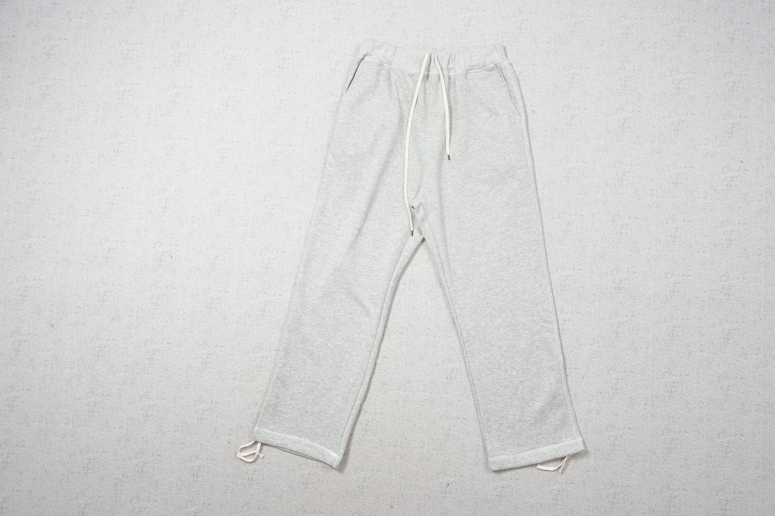 L - SWEATPANTS