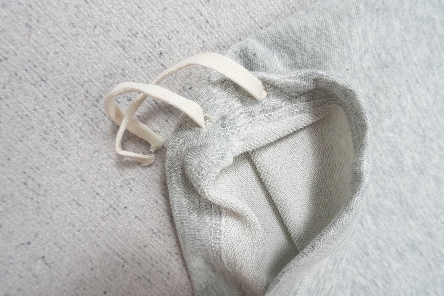 L - SWEATPANTS