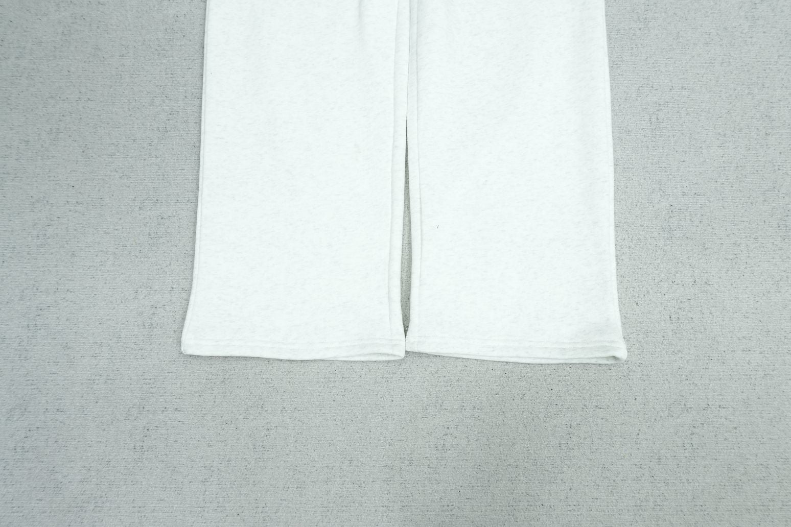 B - SWEATPANTS