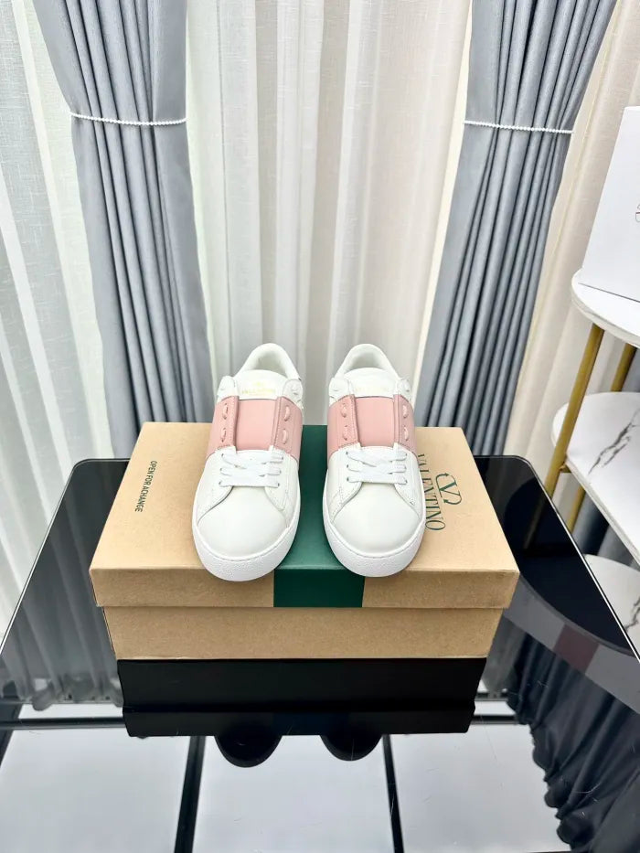 V - SNEAKERS