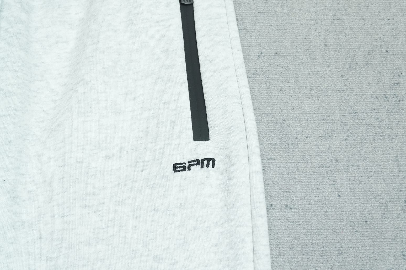 S - SWEATPANTS