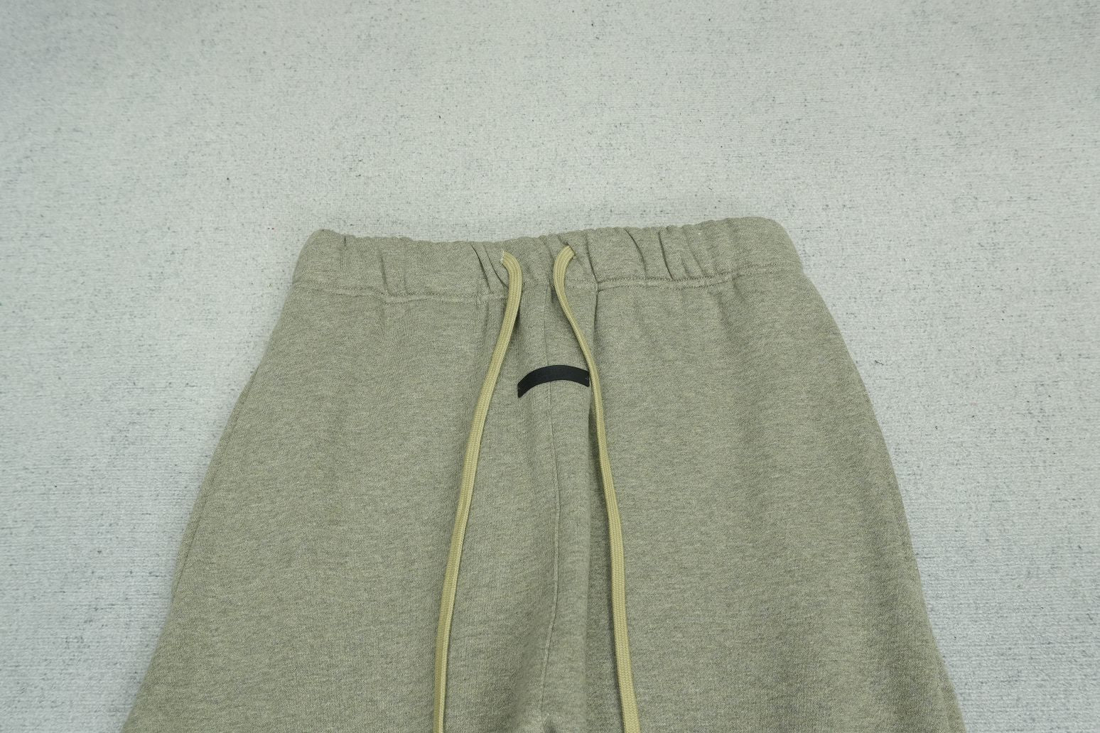 F - SWEATPANTS