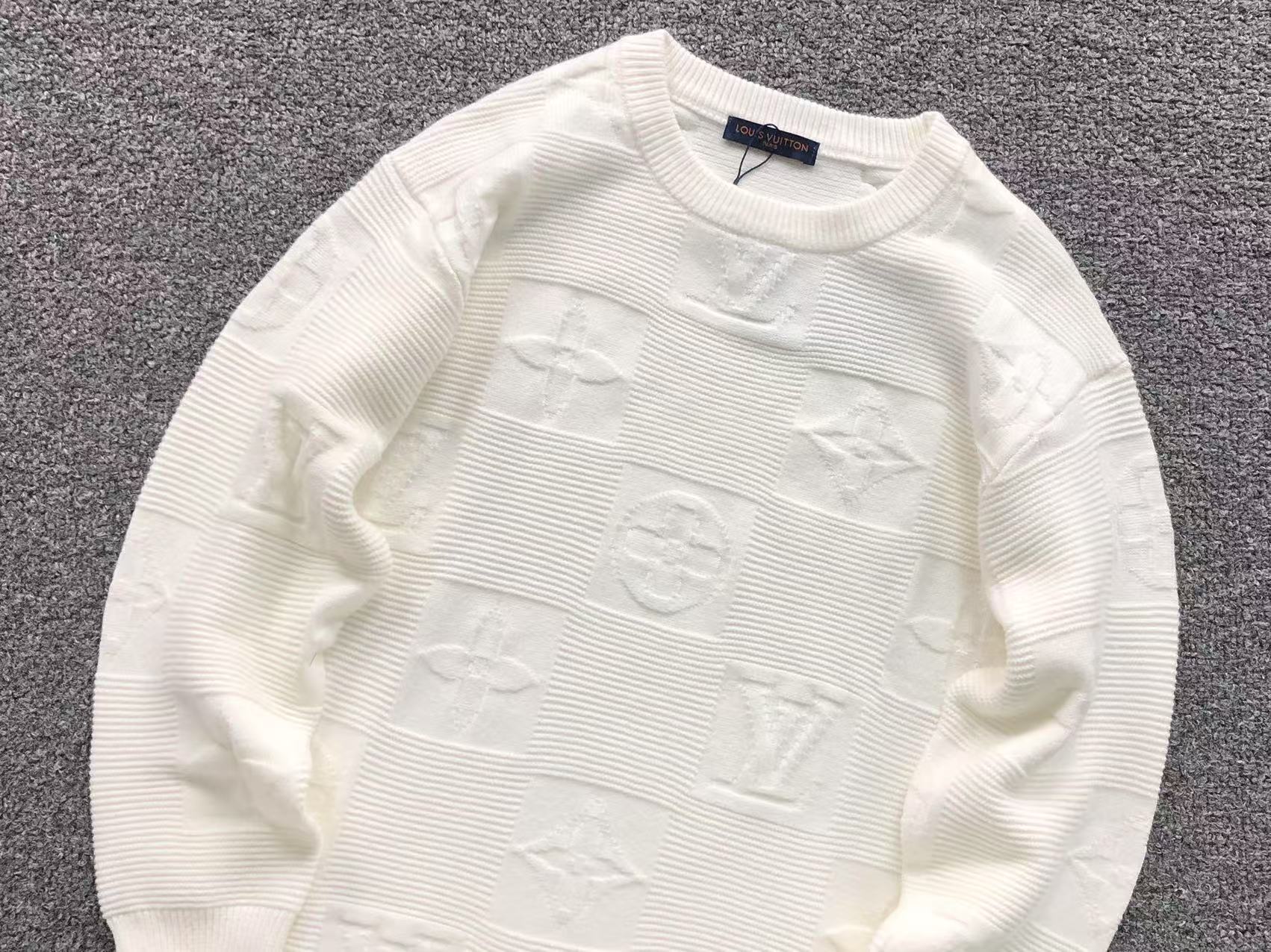 L - SWEATER