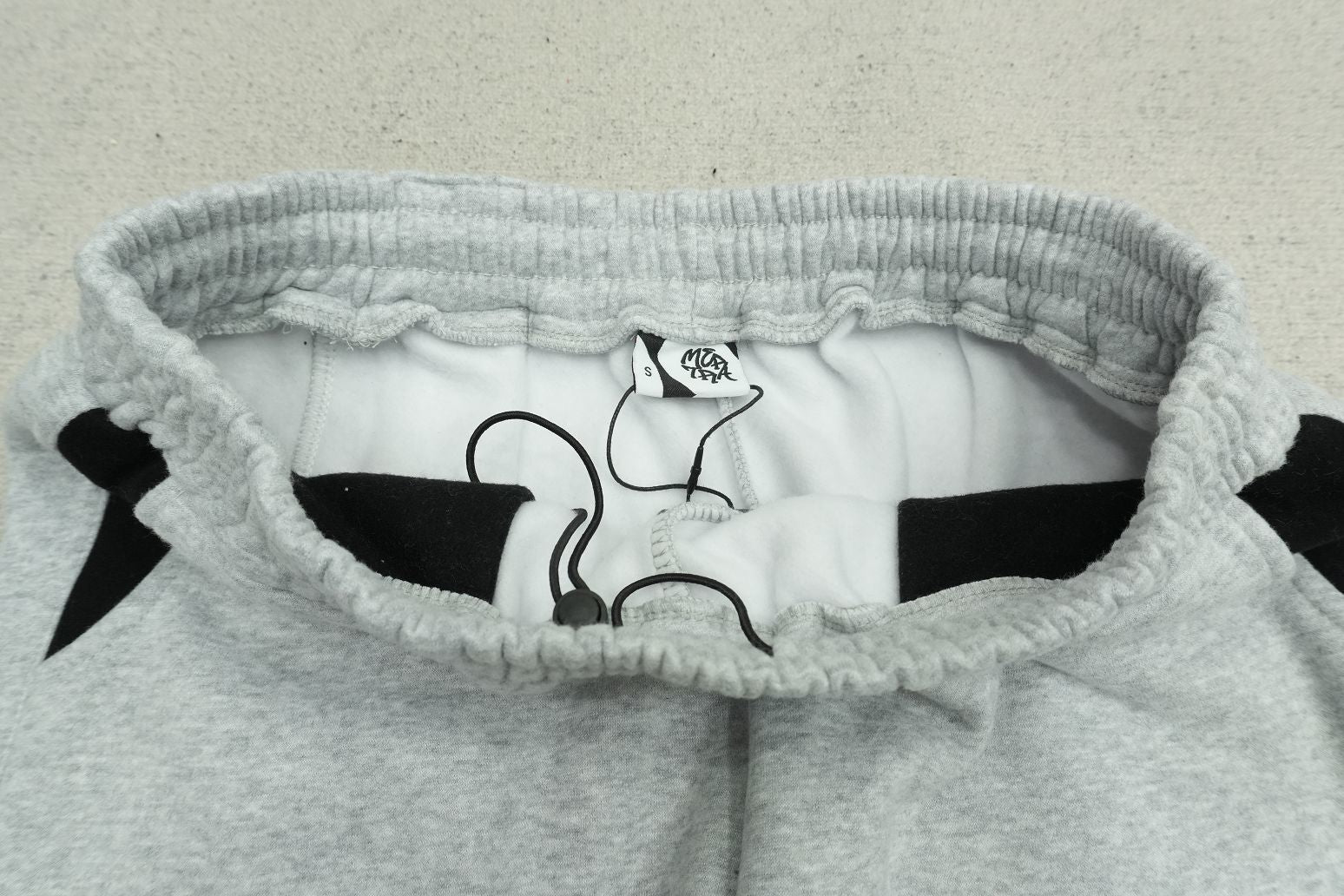 M - SWEATPANTS