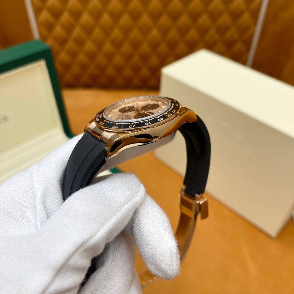 M - Watch