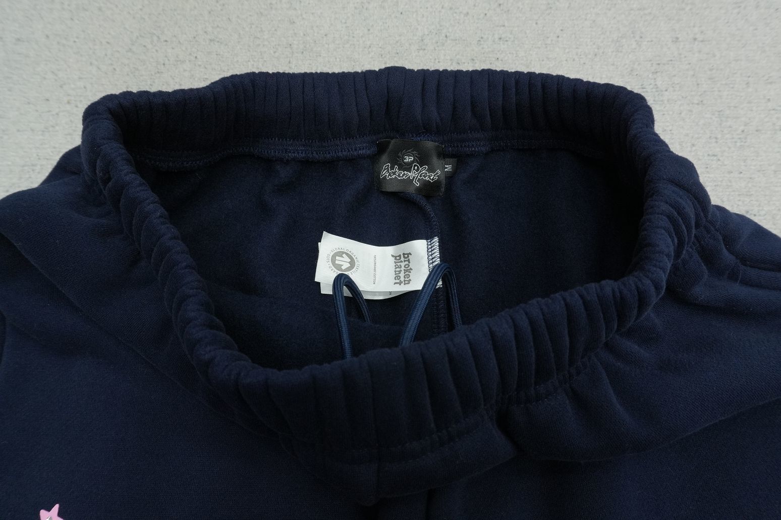 B - SWEATPANTS