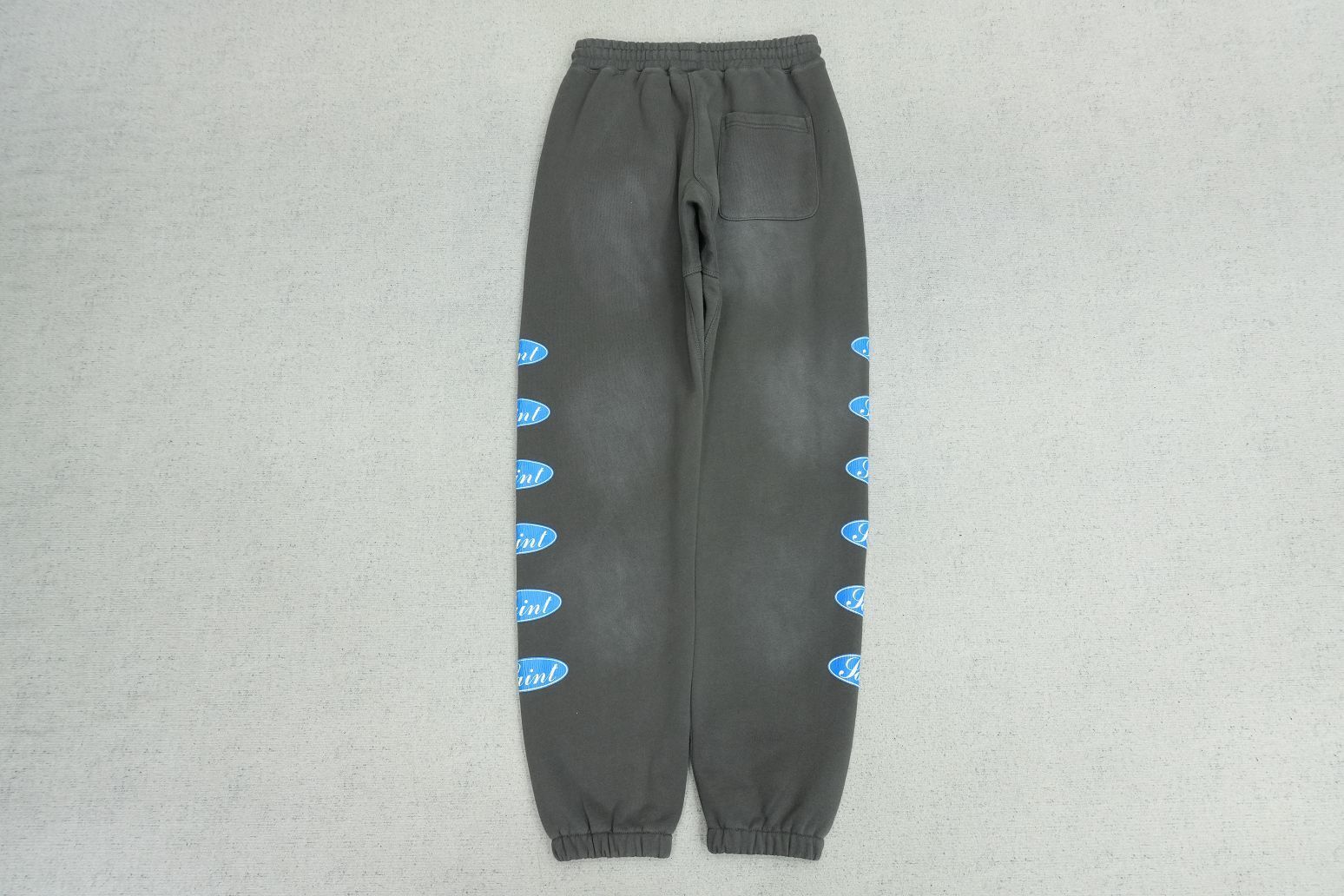 S - SWEATPANTS