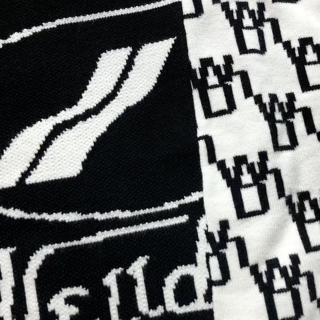 W - SWEATER