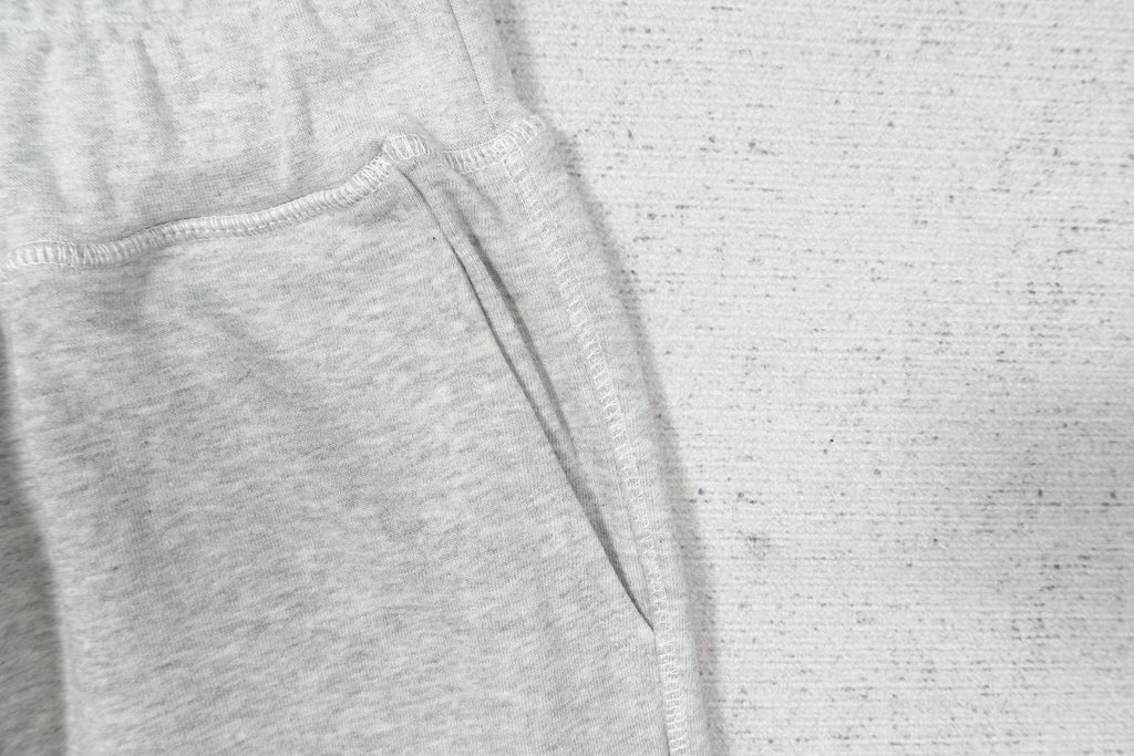 L - SWEATPANTS