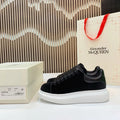 A - SNEAKERS