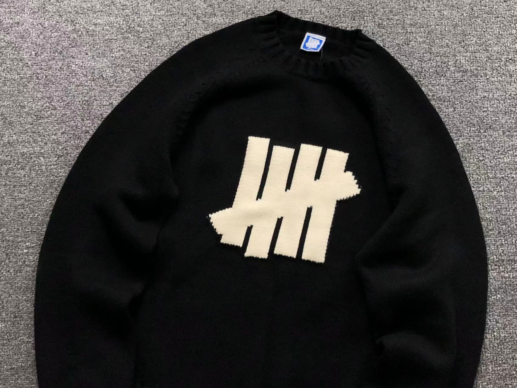 U - SWEATER