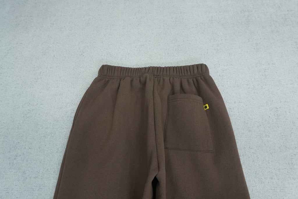 B - SWEATPANTS