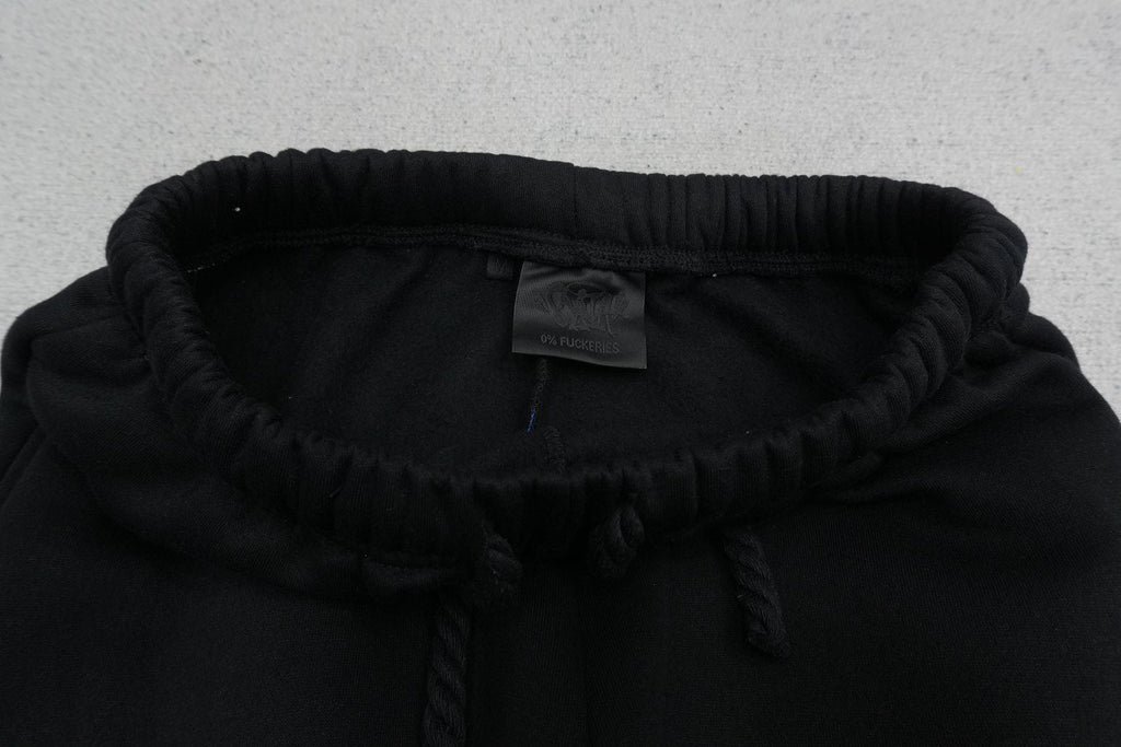 S - SWEATPANTS