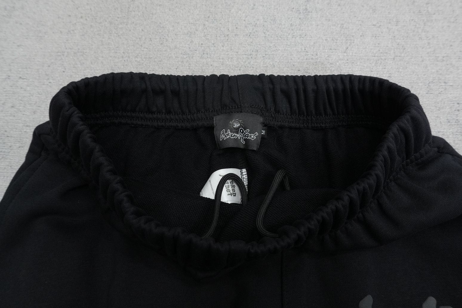 B - SWEATPANTS