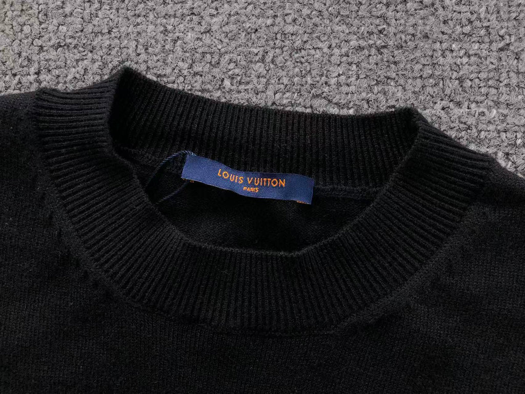 L - SWEATER