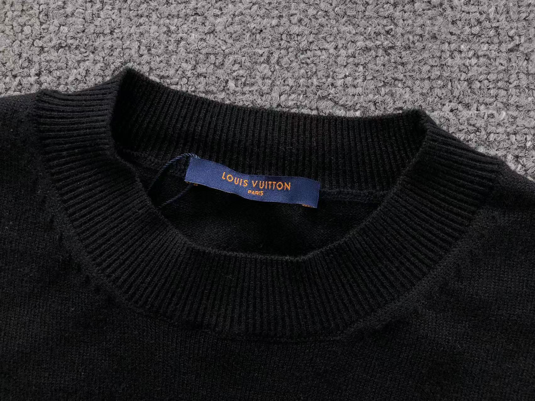 L - SWEATER