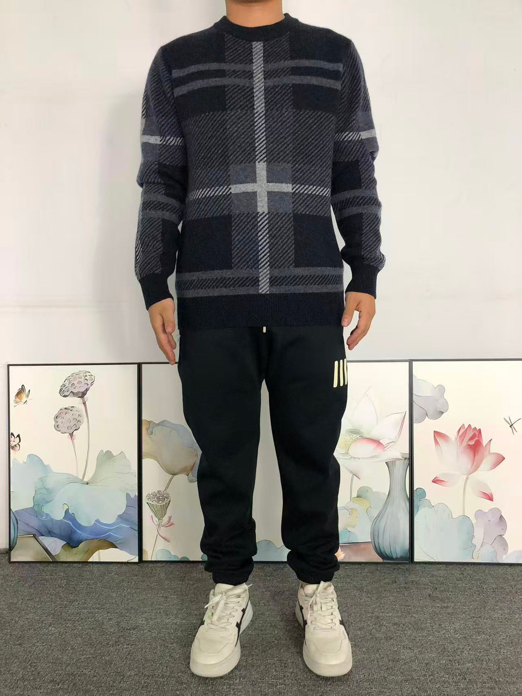 B - SWEATER