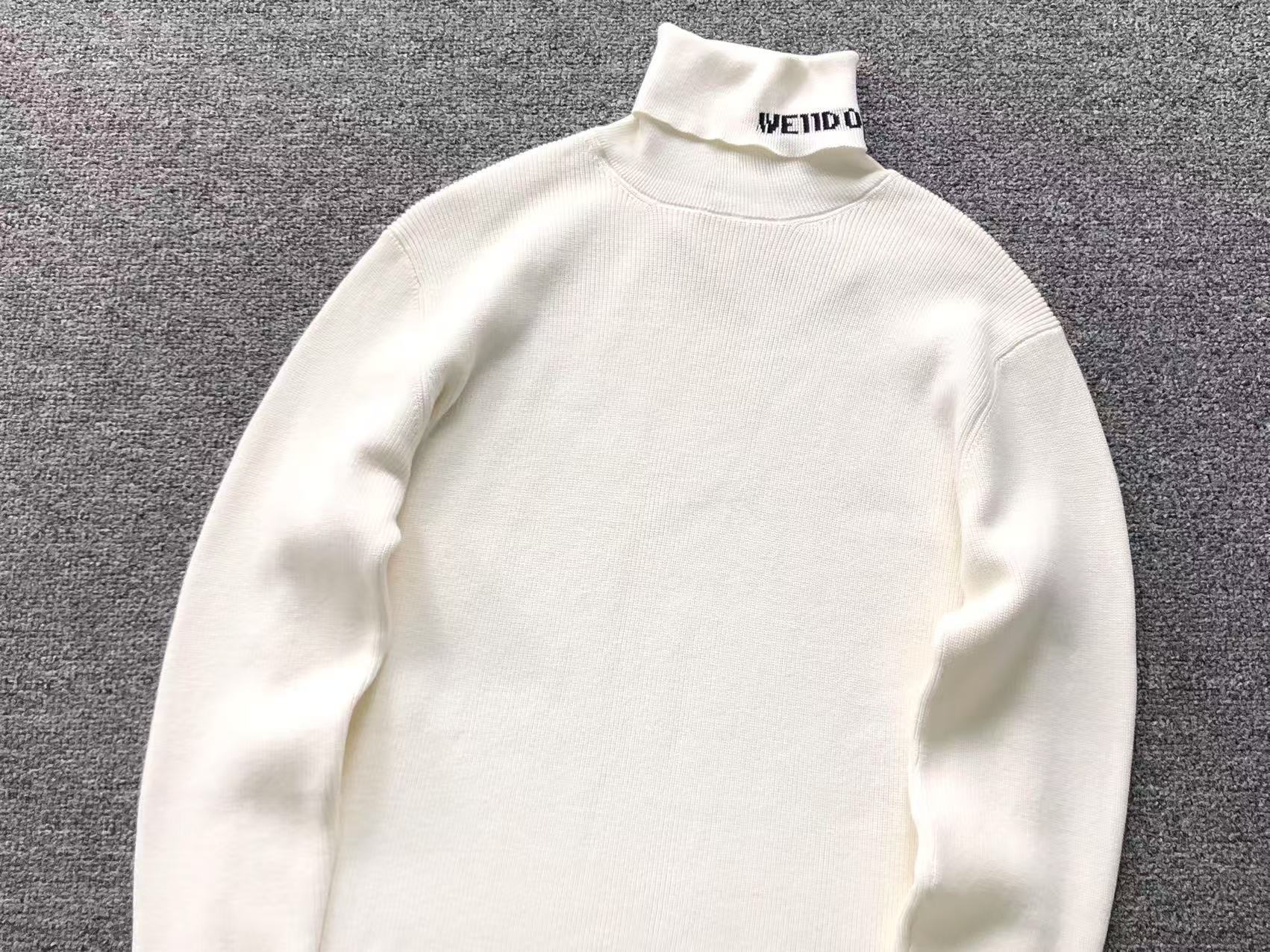 W - SWEATER