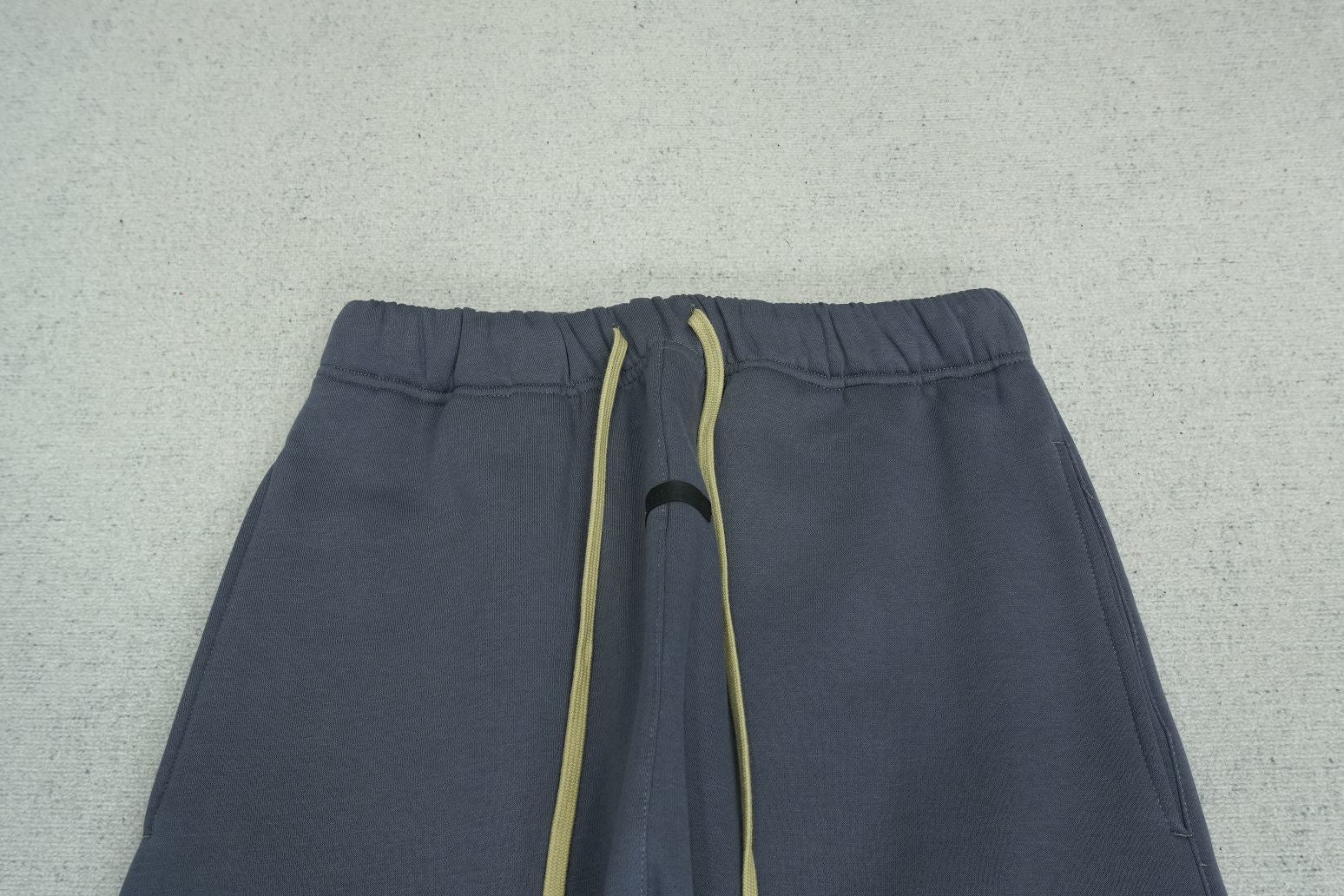 F - SWEATPANTS