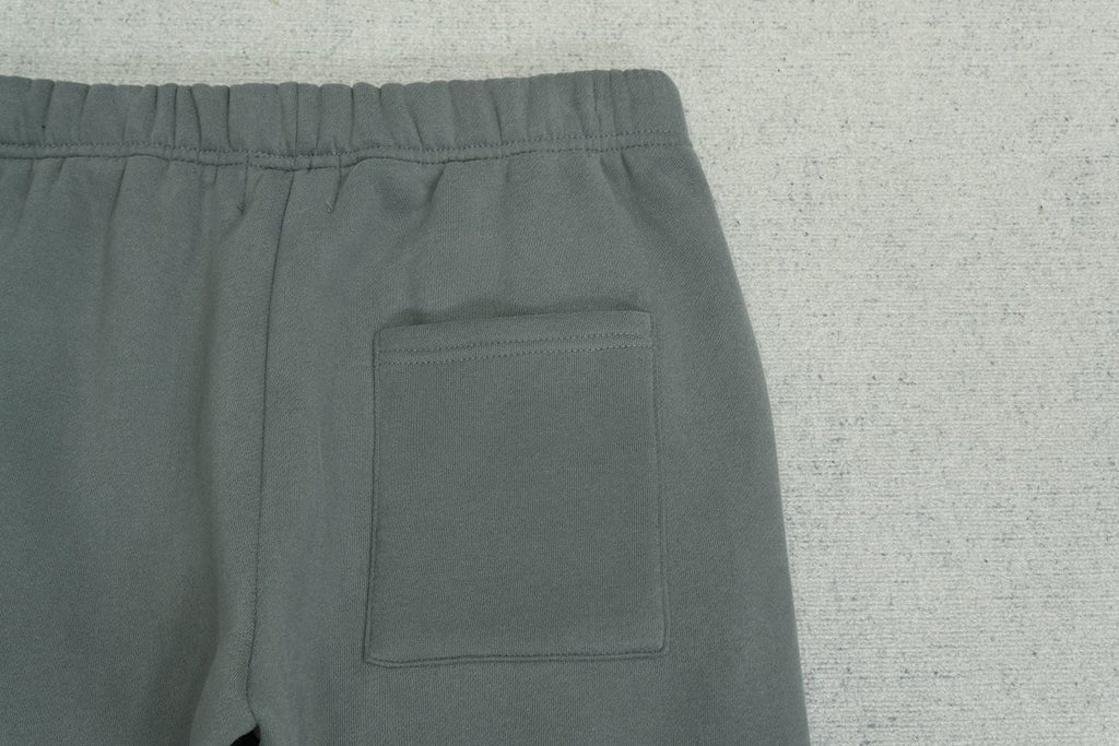 B - SWEATPANTS