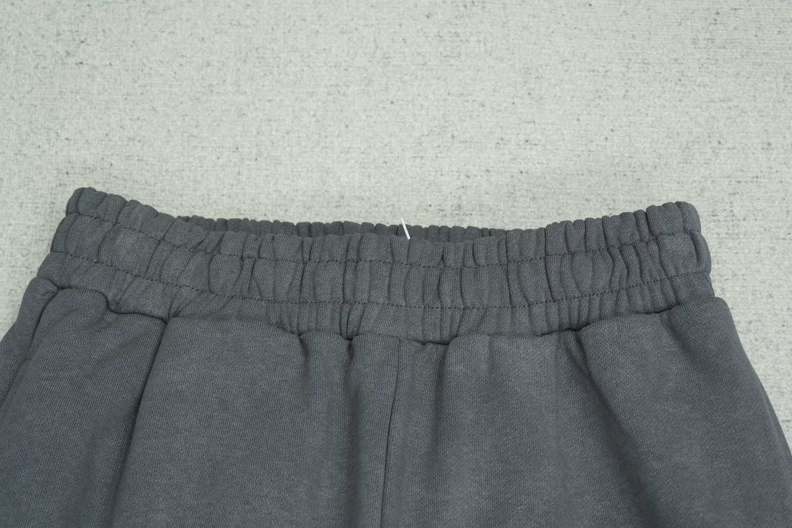 F - SWEATPANTS