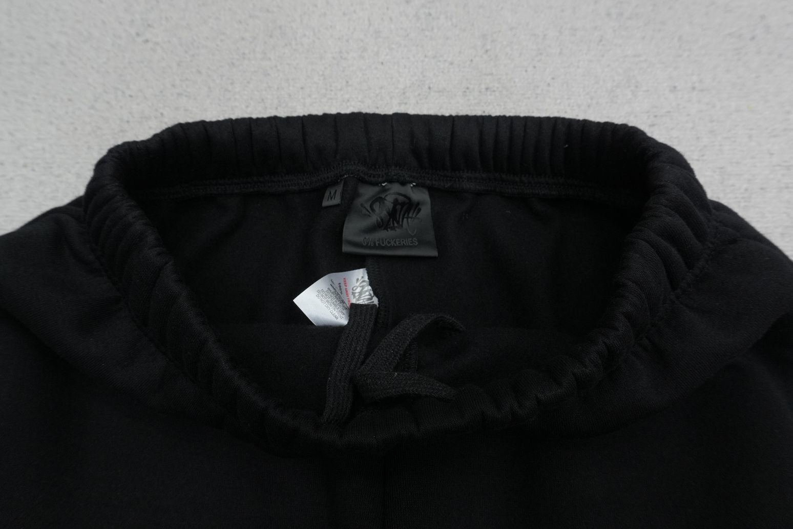 S - SWEATPANTS