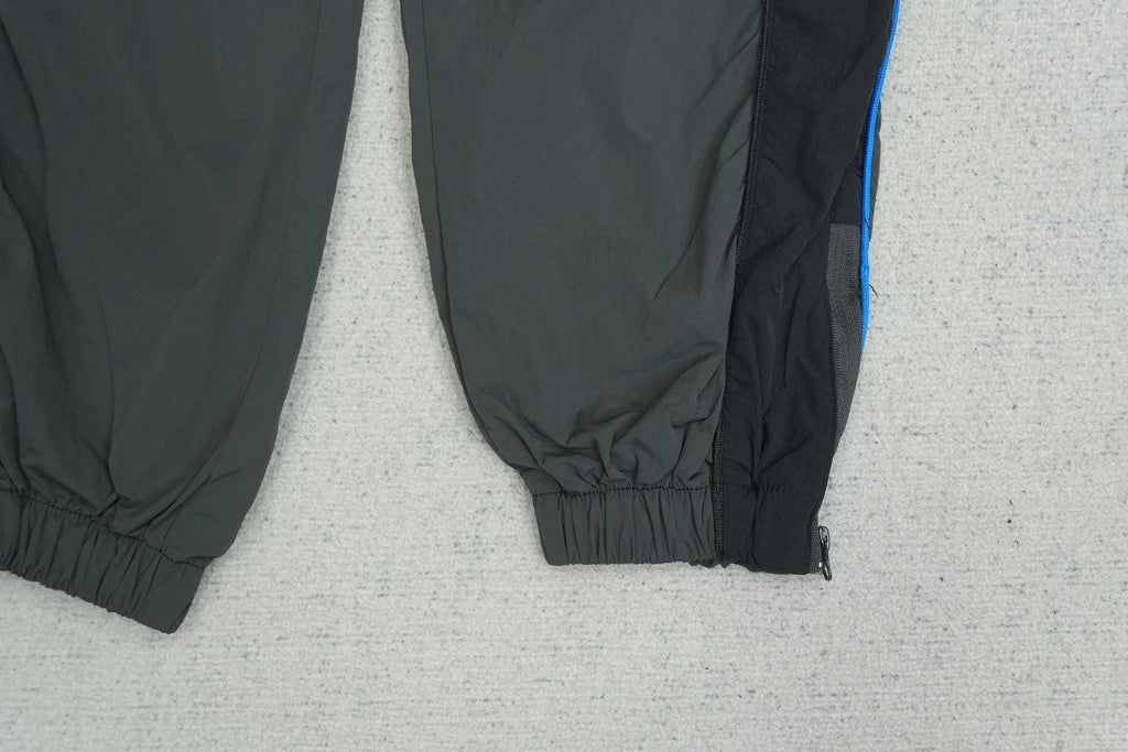 S - SWEATPANTS