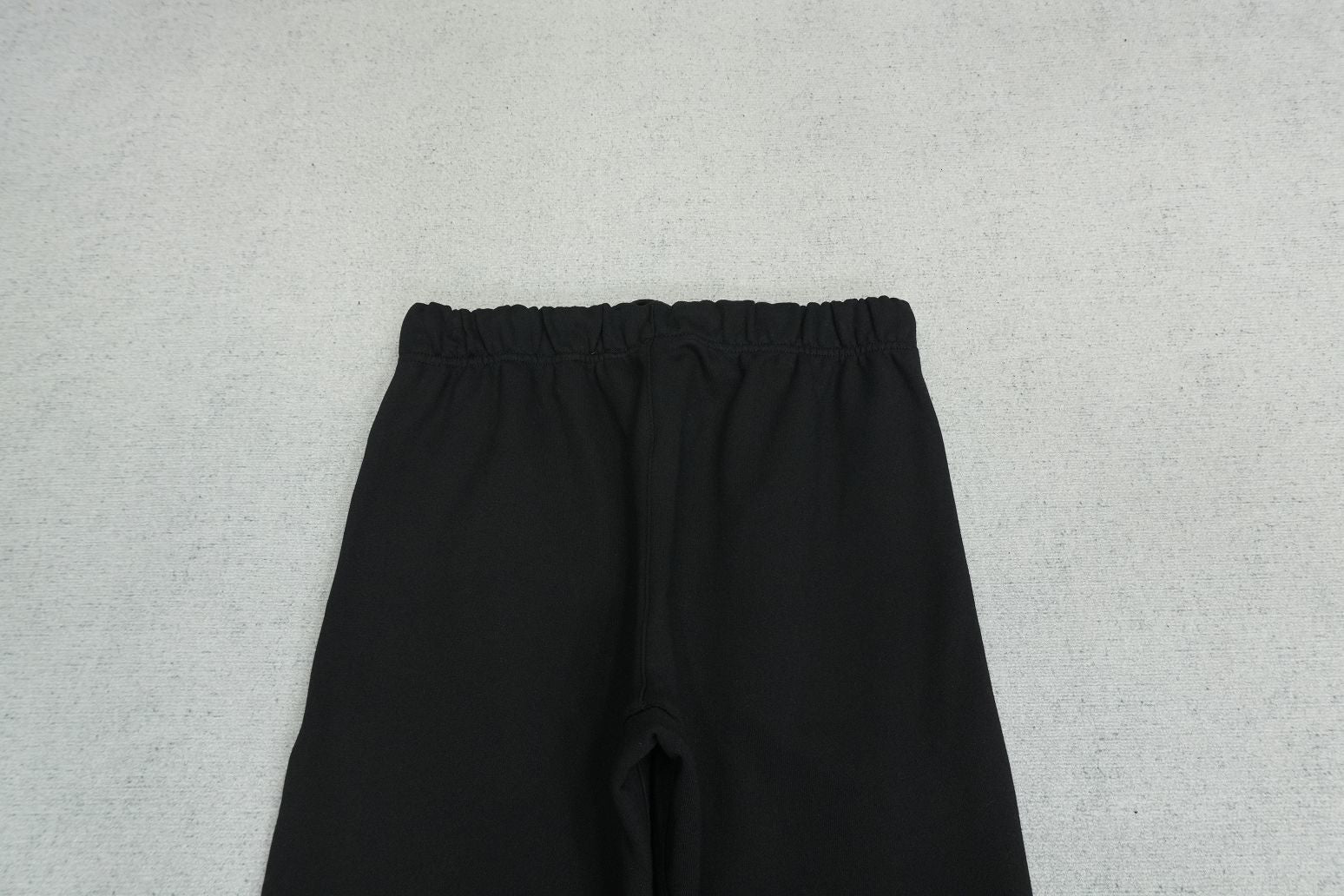 F - SWEATPANTS