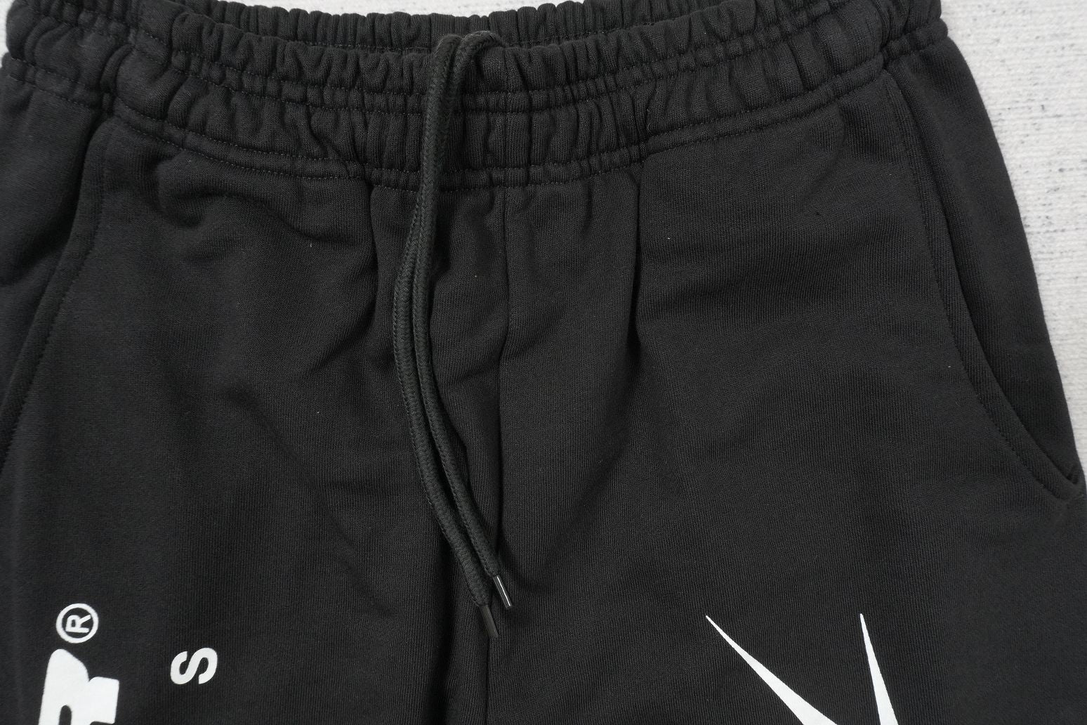 H - SWEATPANTS
