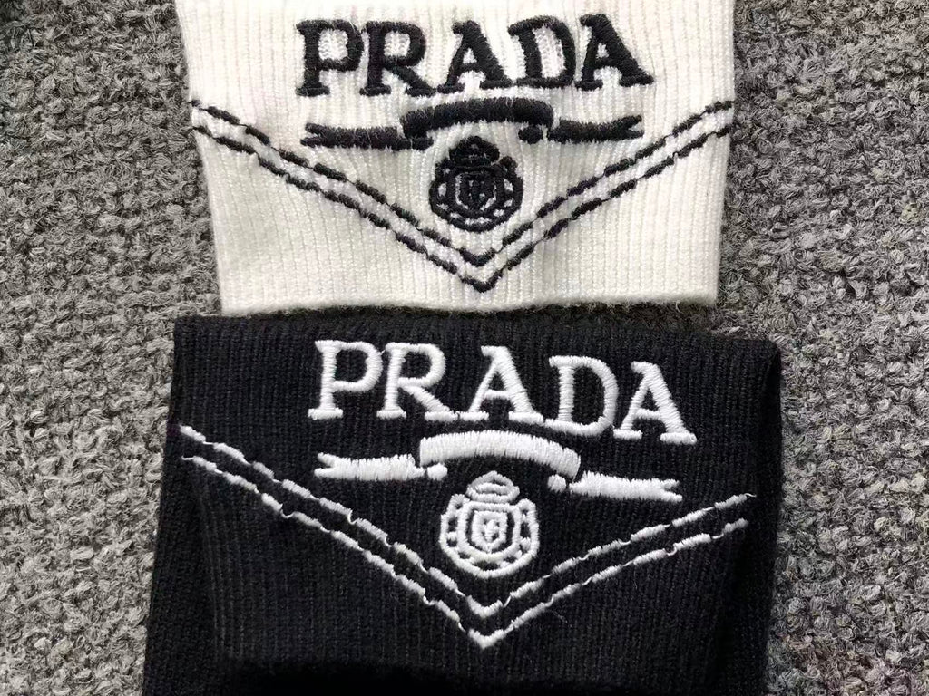 P - SWEATER