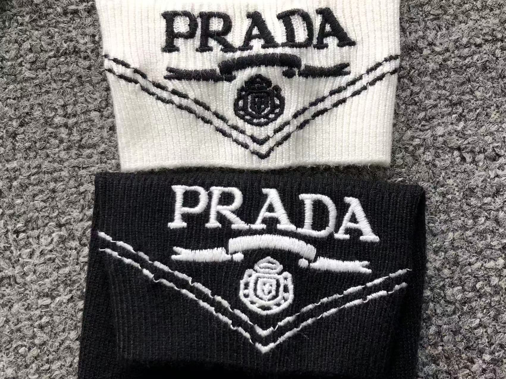 P - SWEATER