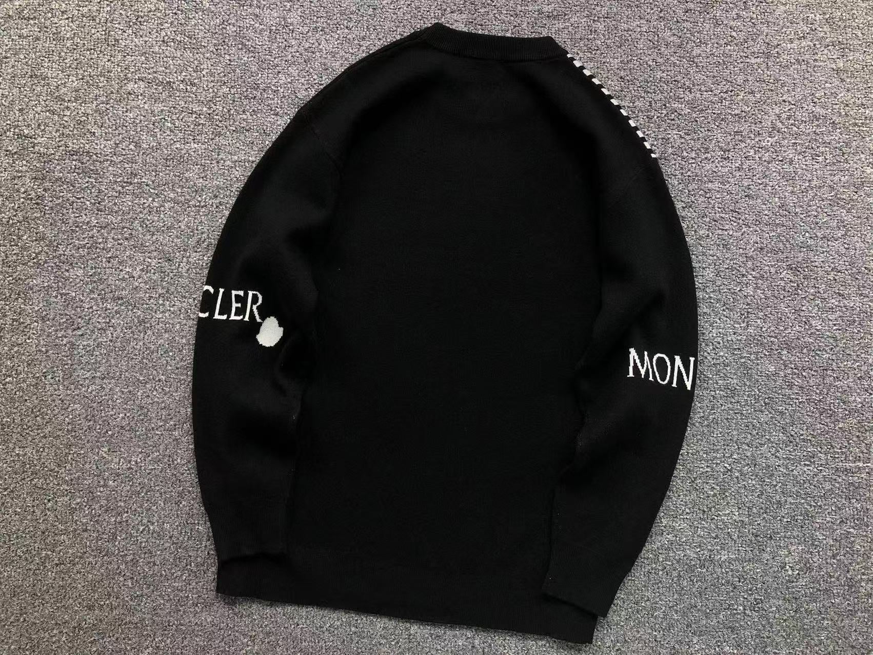 M - SWEATER
