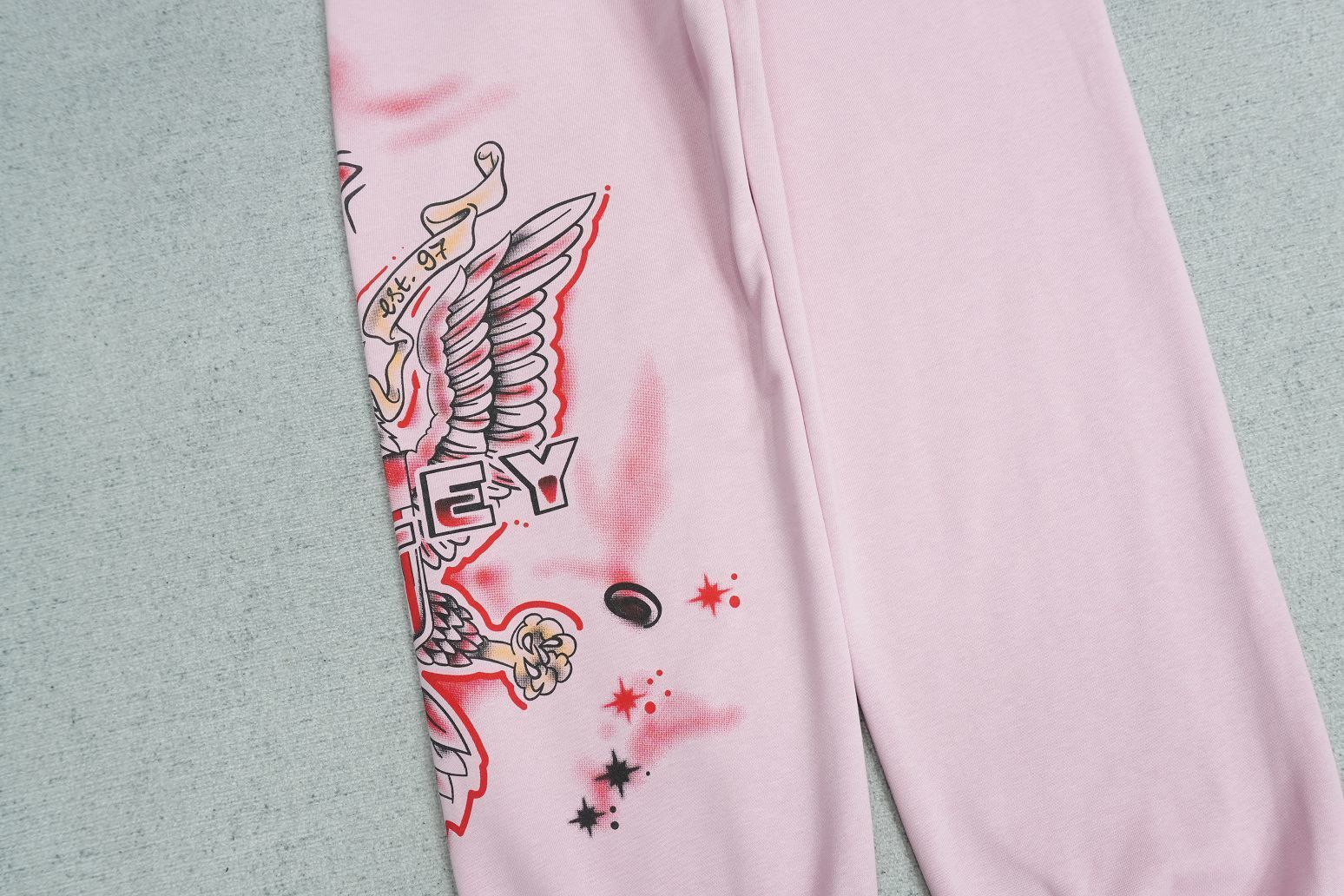 V - SWEATPANTS