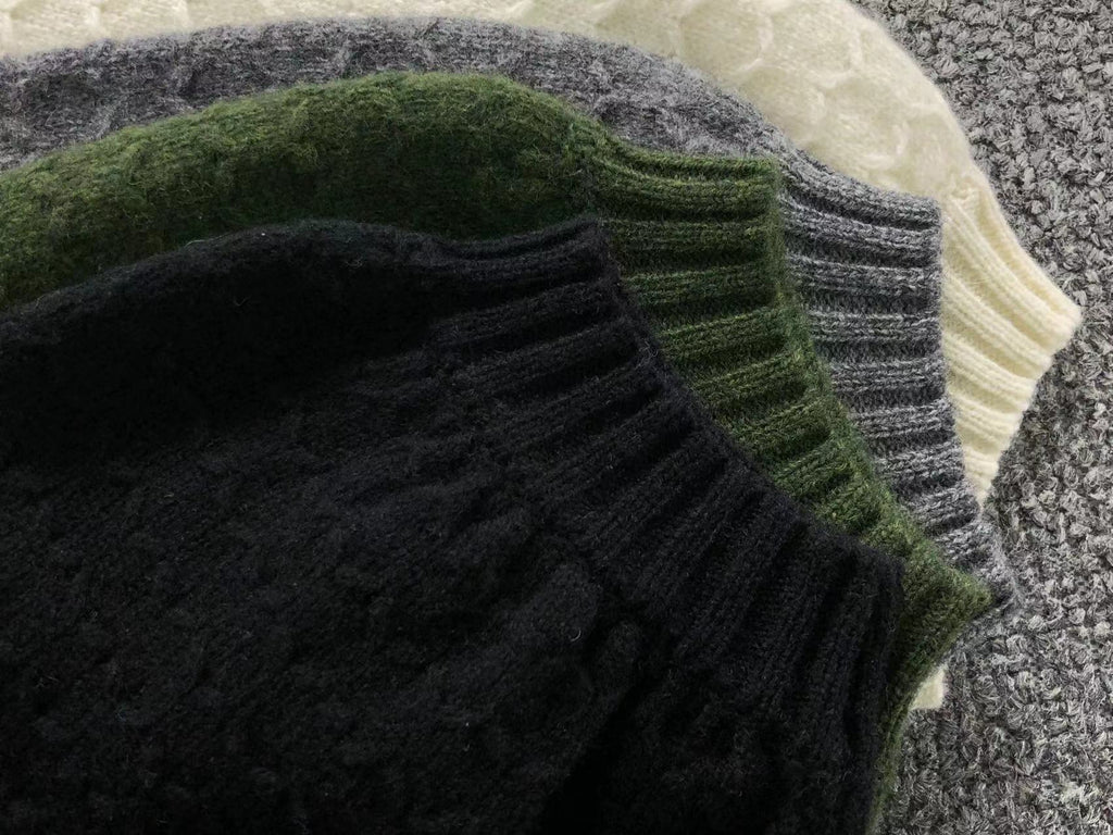M - SWEATER