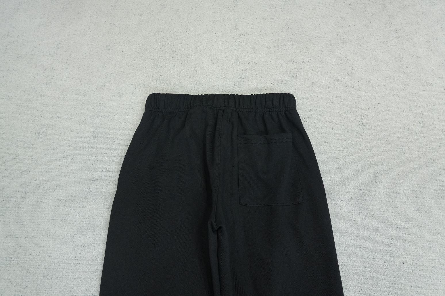 B - SWEATPANTS