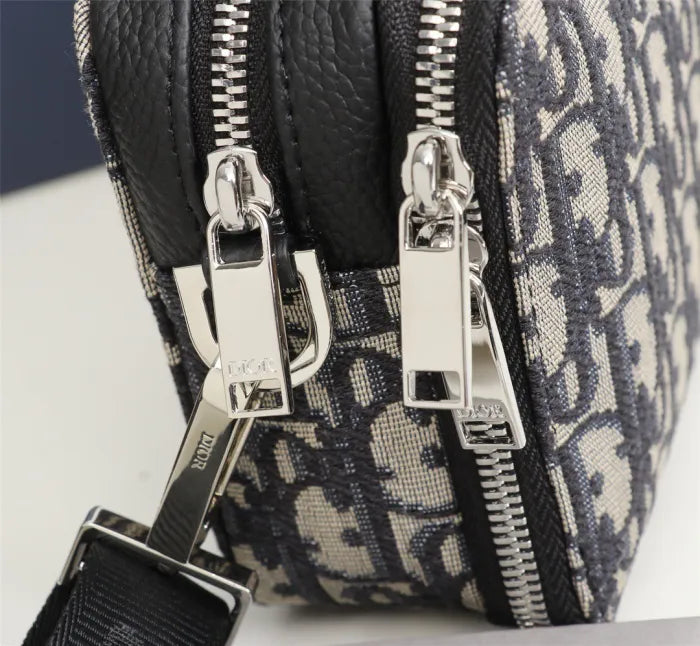 D - TASCHE