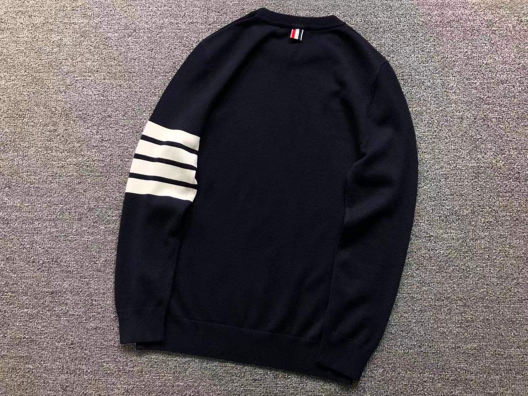 T - SWEATER